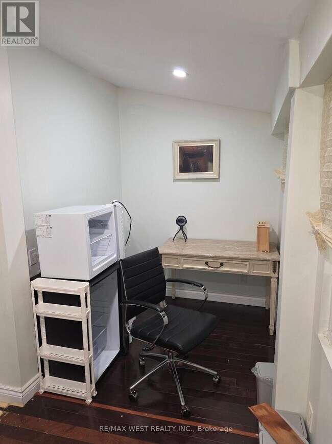 Building Photo - 87 Medland Crescent