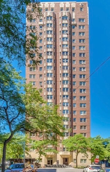 Foto principal - 5000 S Cornell Ave
