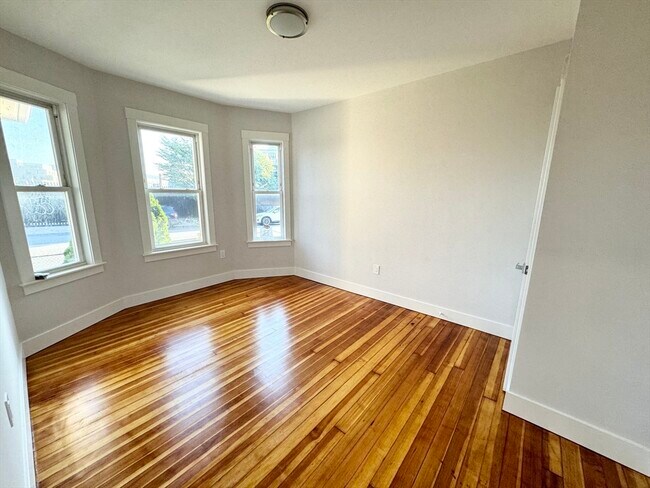Foto del edificio - 147 E Cottage St