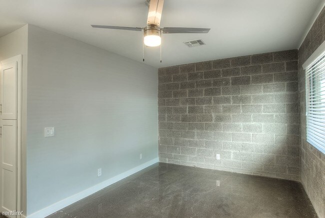 Foto del edificio - 1917 E Broadway Rd