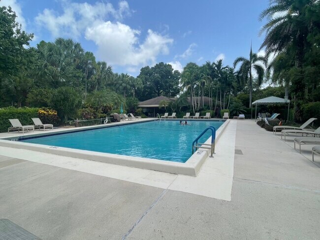 Fotografía del edificio - 933 Cypress Grove Dr