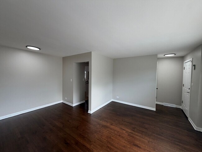 Foto del edificio - Updated 3-Bedroom Home with Rear Parking