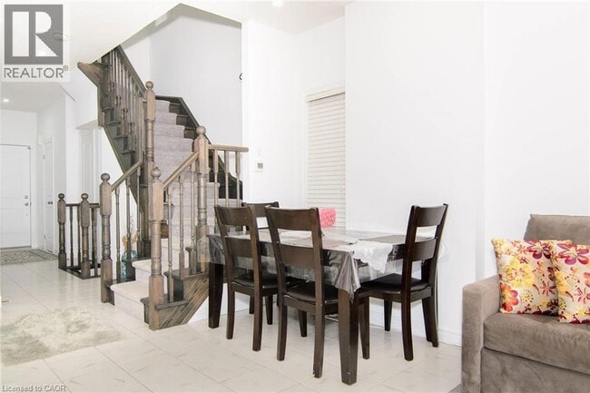 Photo du bâtiment - 14 Cleland Ave