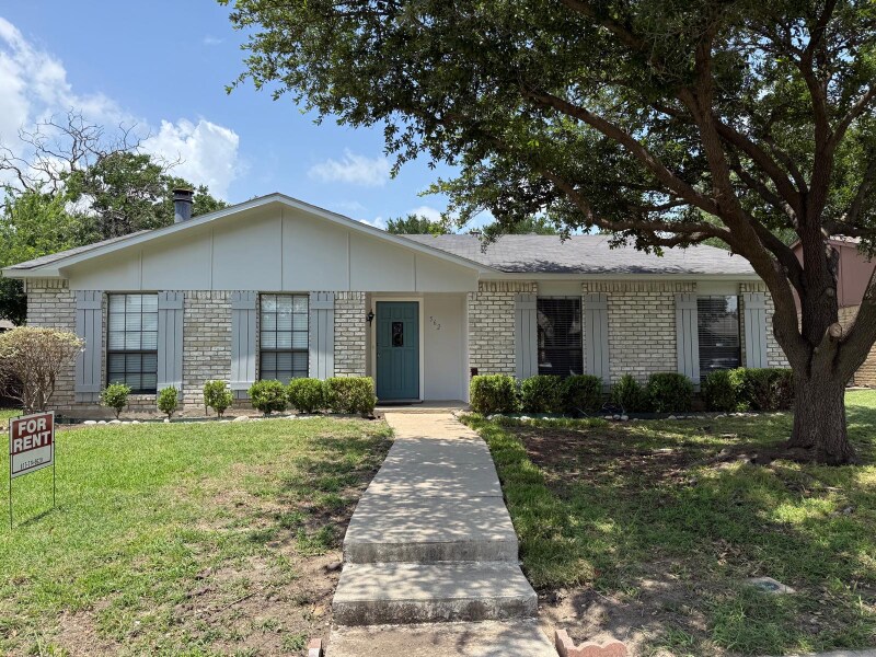 Foto principal - 562 Shadowcrest Ln