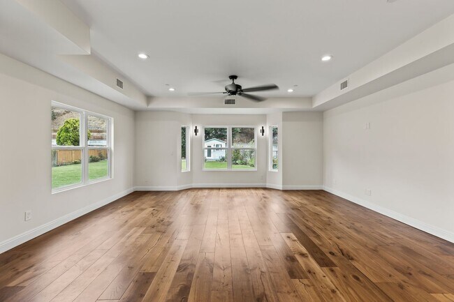 Building Photo - 1096 Canyon View Dr