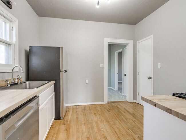 Foto del edificio - Renovated 3-bedroom, 2-bath home located in the heart of Edmond!