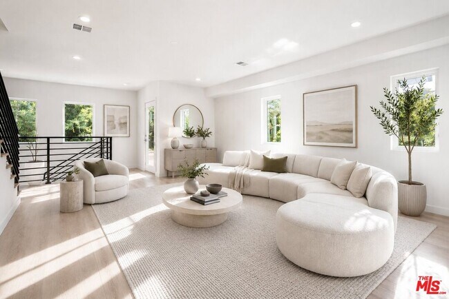 Foto del edificio - 2120 Beachwood Dr