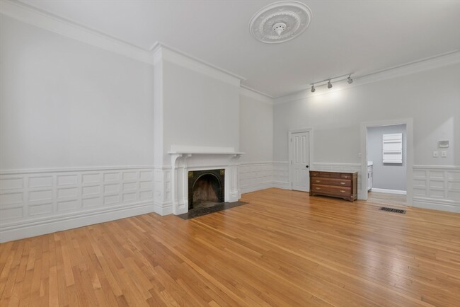 Building Photo - 240 Marlborough St