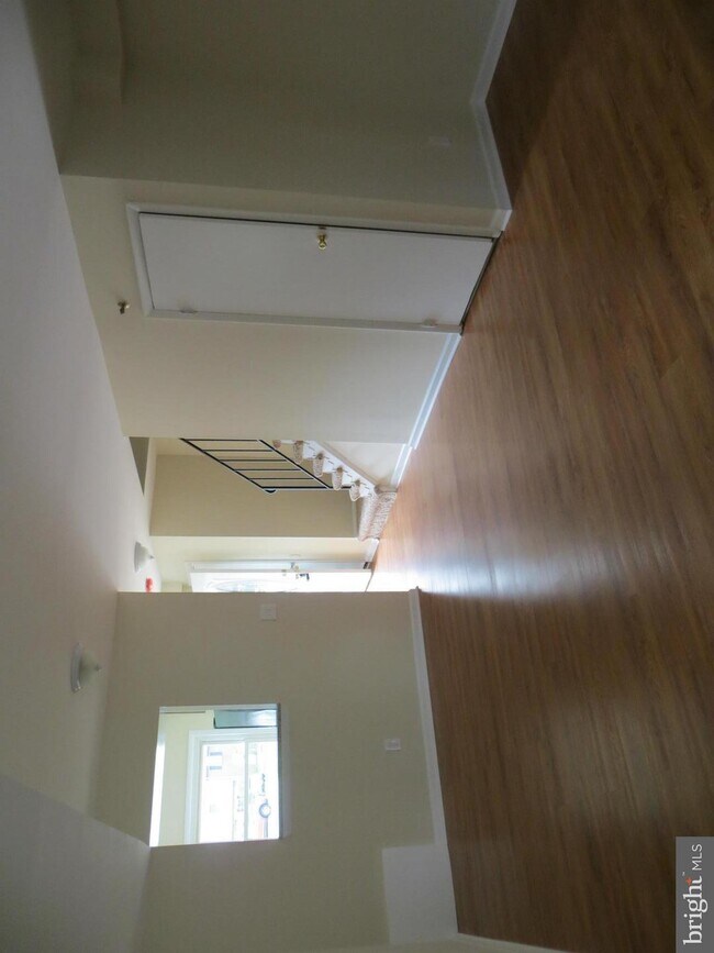 Building Photo - 330 sweet briar ct