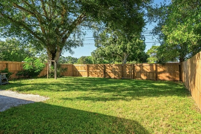Foto del edificio - 1/2 OFF 3 Bedroom, 1 Bathroom Home for Ren...