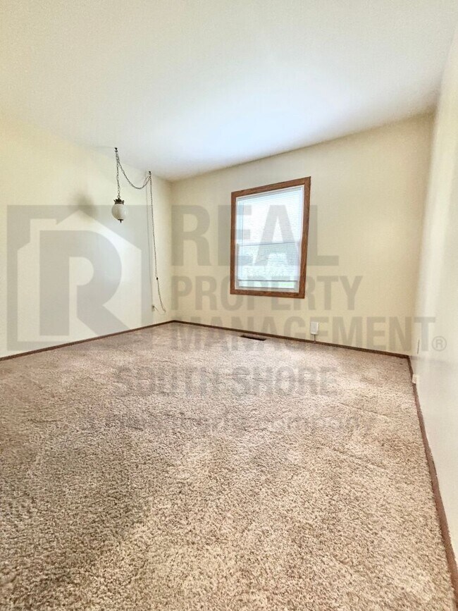 Foto del edificio - 555 Meadow Ln