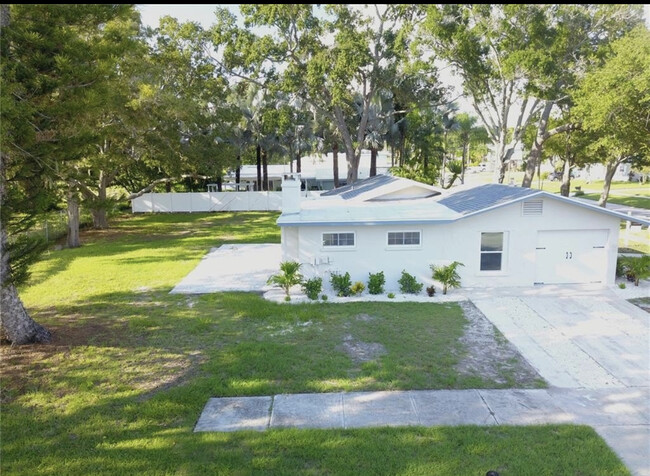 Building Photo - 6400 Evergreen Ave
