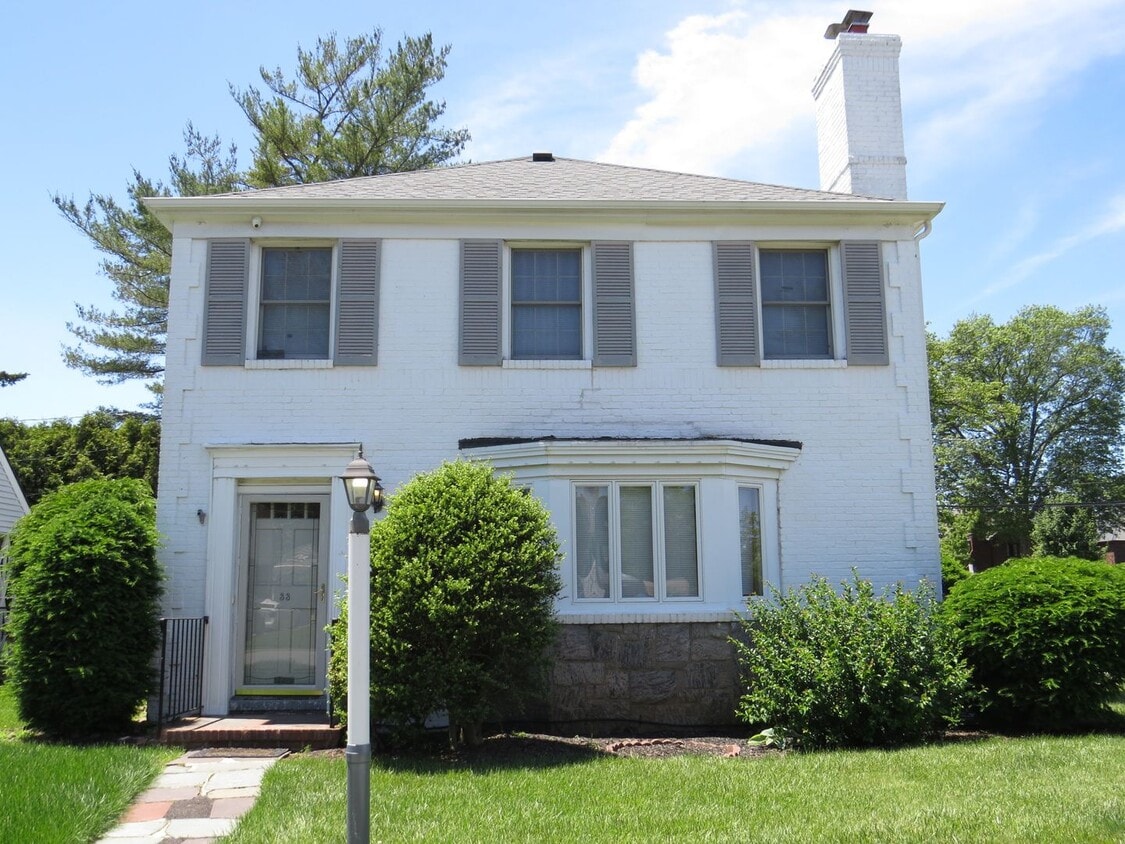 Primary Photo - Totally Updated 3 Bed / 2.5 Bath
