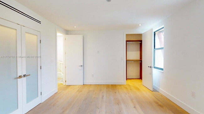 Foto del edificio - 3522 NE 167th St