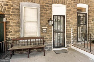 Building Photo - 609 Ford St
