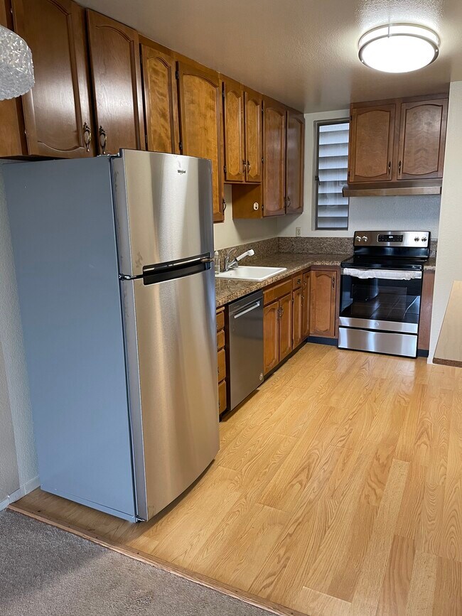 Kitchen - 2460 Chestnut St