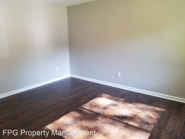 Building Photo - 3 br, 1 bath House - 2400 Parliament Court