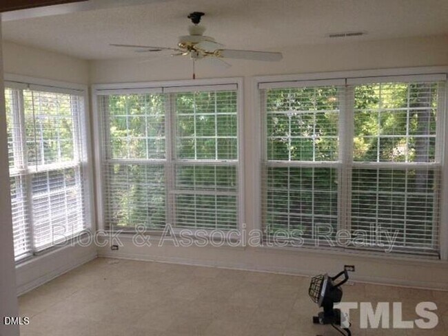 Building Photo - 210 Brierridge Dr