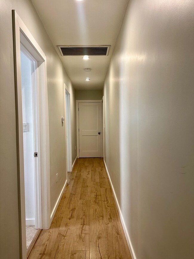 Building Photo - 424 Milton Dr