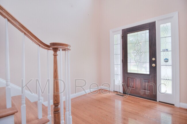 Building Photo - 1212 Grayscroft Dr