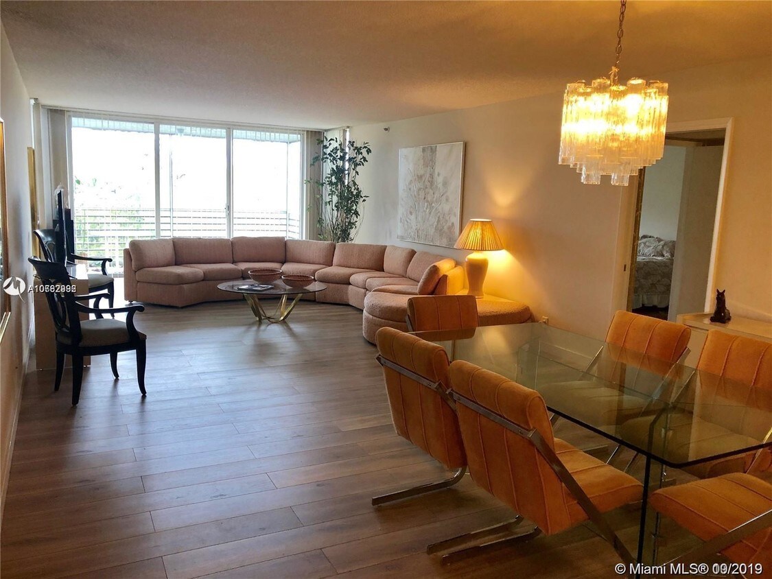 Primary Photo - 625 Oaks Dr