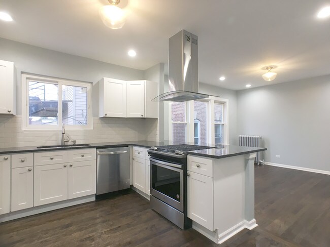 Cocina y comedor - 3348 N Karlov Ave