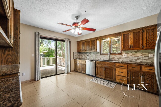 Foto del edificio - 2650 Alvarado Ln N