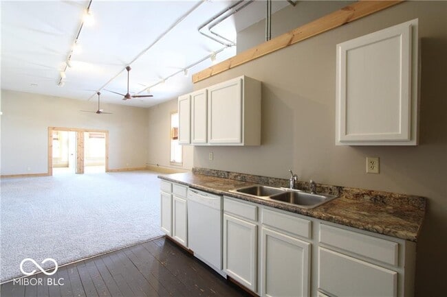 Building Photo - 101 S Main St