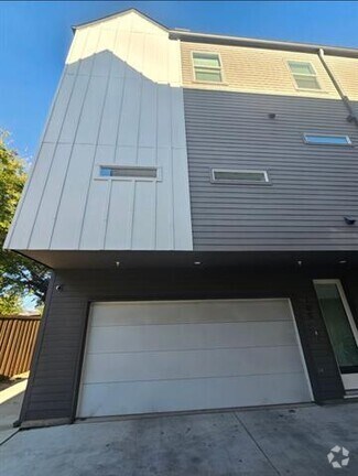 Building Photo - 2143 Mail Ave