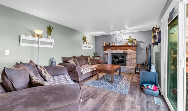 Foto del edificio - 349 Longford Ave