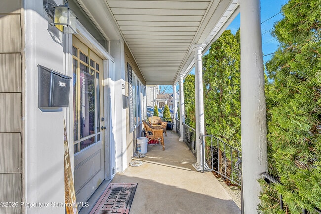 Building Photo - 331 Cherry St