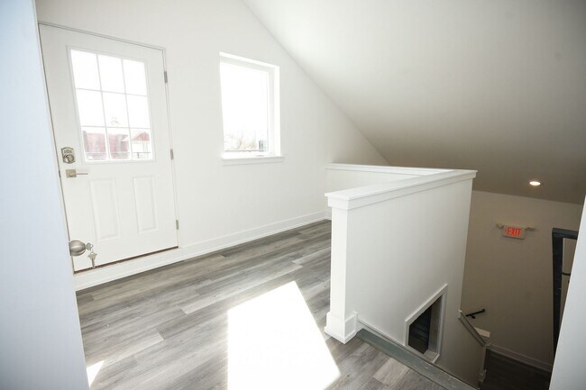 Building Photo - 6162 Ridge Ave