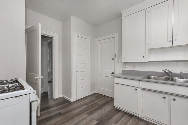 Foto del edificio - 4930 E 108 ST GARFIELD HEIGHTS, OH. 44125