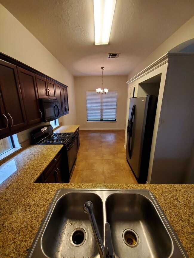 Foto del edificio - College Station - 3 bedroom / 2 bath / 2 c...