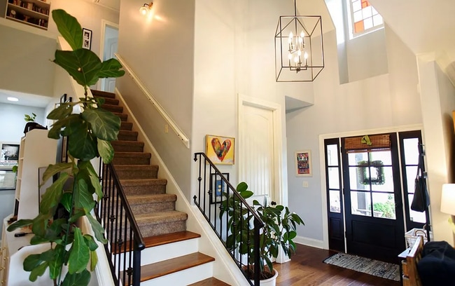 Building Photo - 4 Bed/3.5 Bath