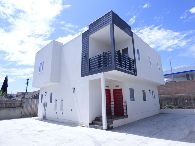 Foto del edificio - 1925 Holly Dr.
