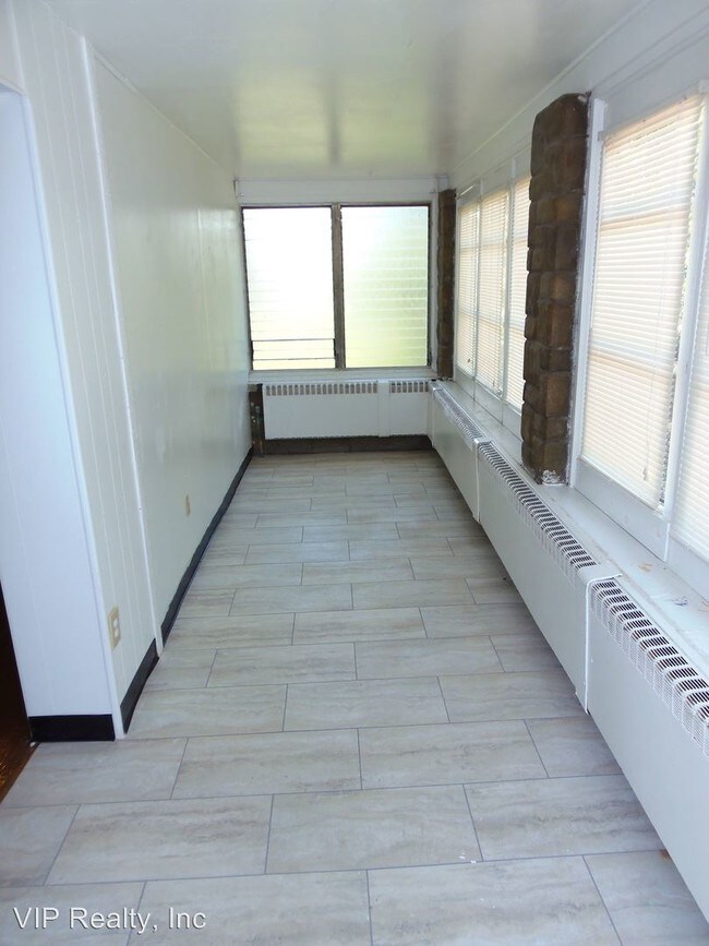 Building Photo - 2777 Thorndale Ave