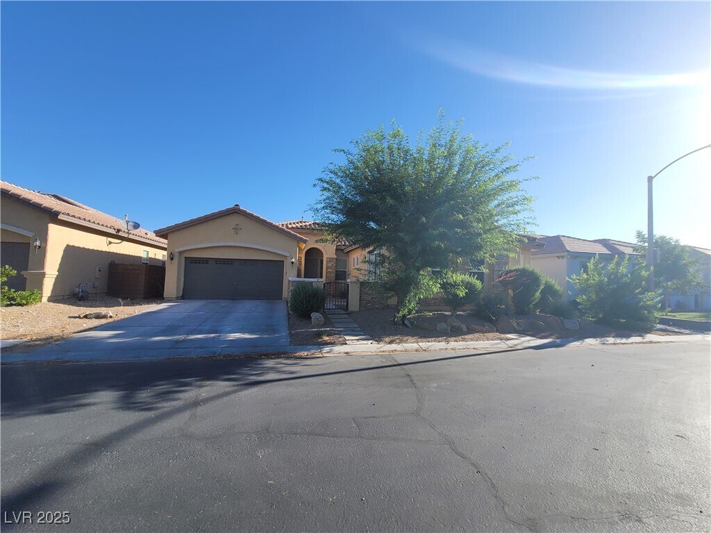 Foto principal - 9338 Wilderness Glen Ave