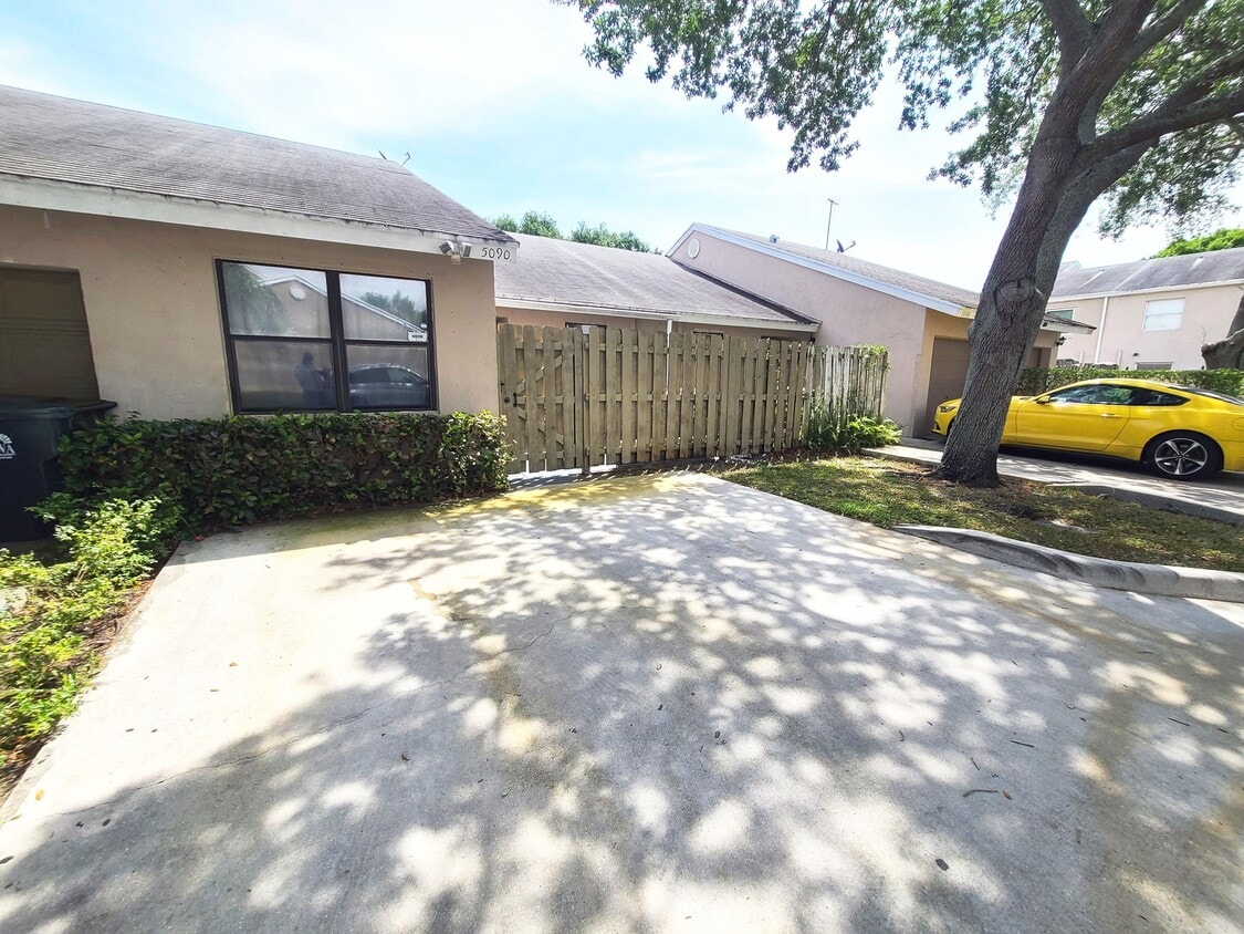 5090 Glencove Ln, West Palm Beach, FL 33415 House for Rent in West