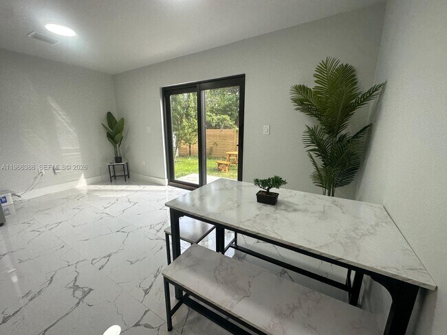 Foto del edificio - 1074 NW 61st St