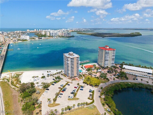 Foto del edificio - 8701 Estero Blvd