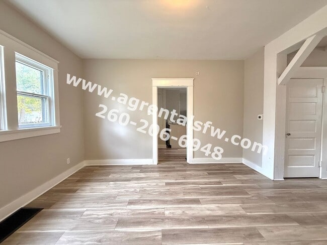 Building Photo - 3 Bedroom House