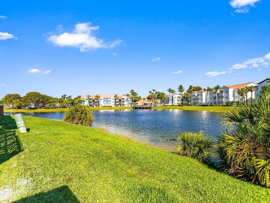 Foto principal - Northwest 171st Street, Hialeah, FL 33015 - 2 BR 2 BA townhouse