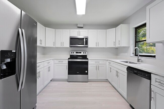 Foto del edificio - 1201 NW 7th Ct