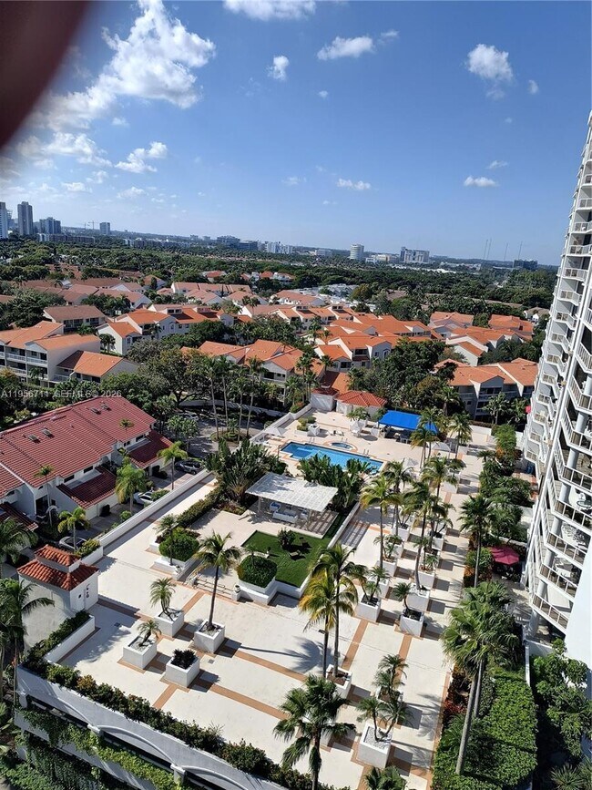 Foto del edificio - 3610 Yacht Club Dr