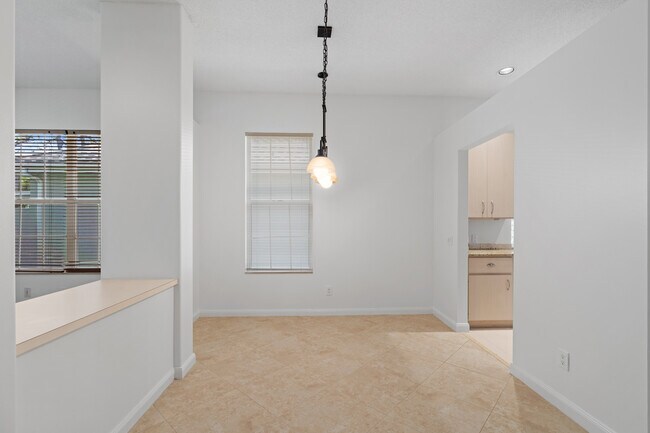 Building Photo - 7469 SE Marsh Fern Ln