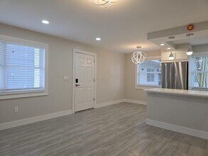 Building Photo - 215 Normandy Ln