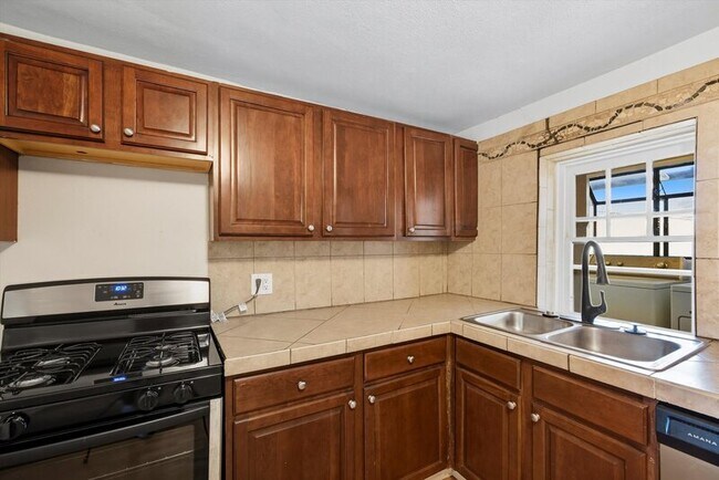 Building Photo - 837 S 8th Ave