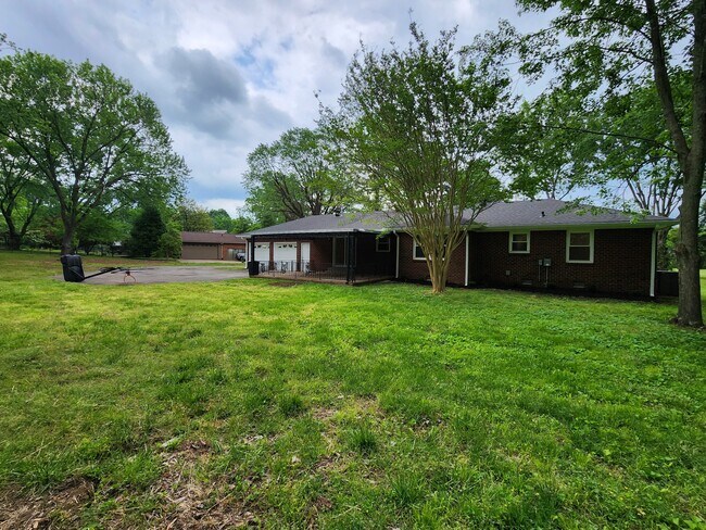 Foto del edificio - 5108 Cornwall Dr