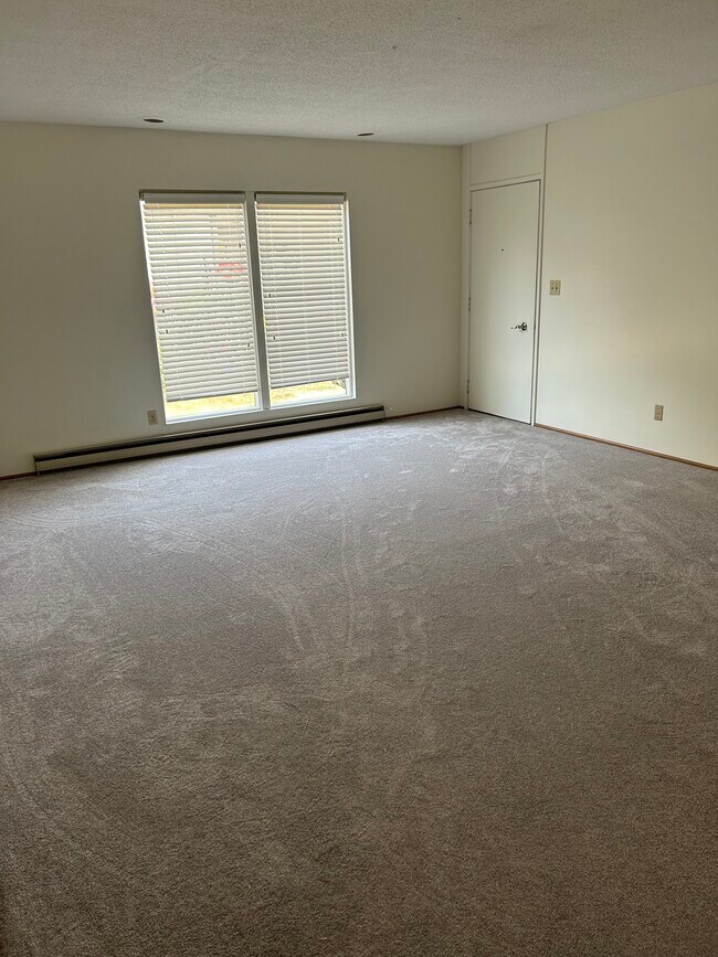 Living room - 2105 Cardinal Dr